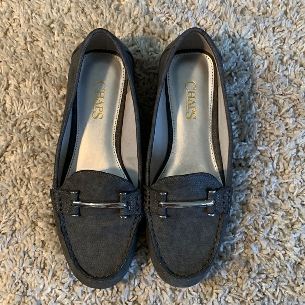 Chaps EUC gray Connie flat loafers Size 6.5